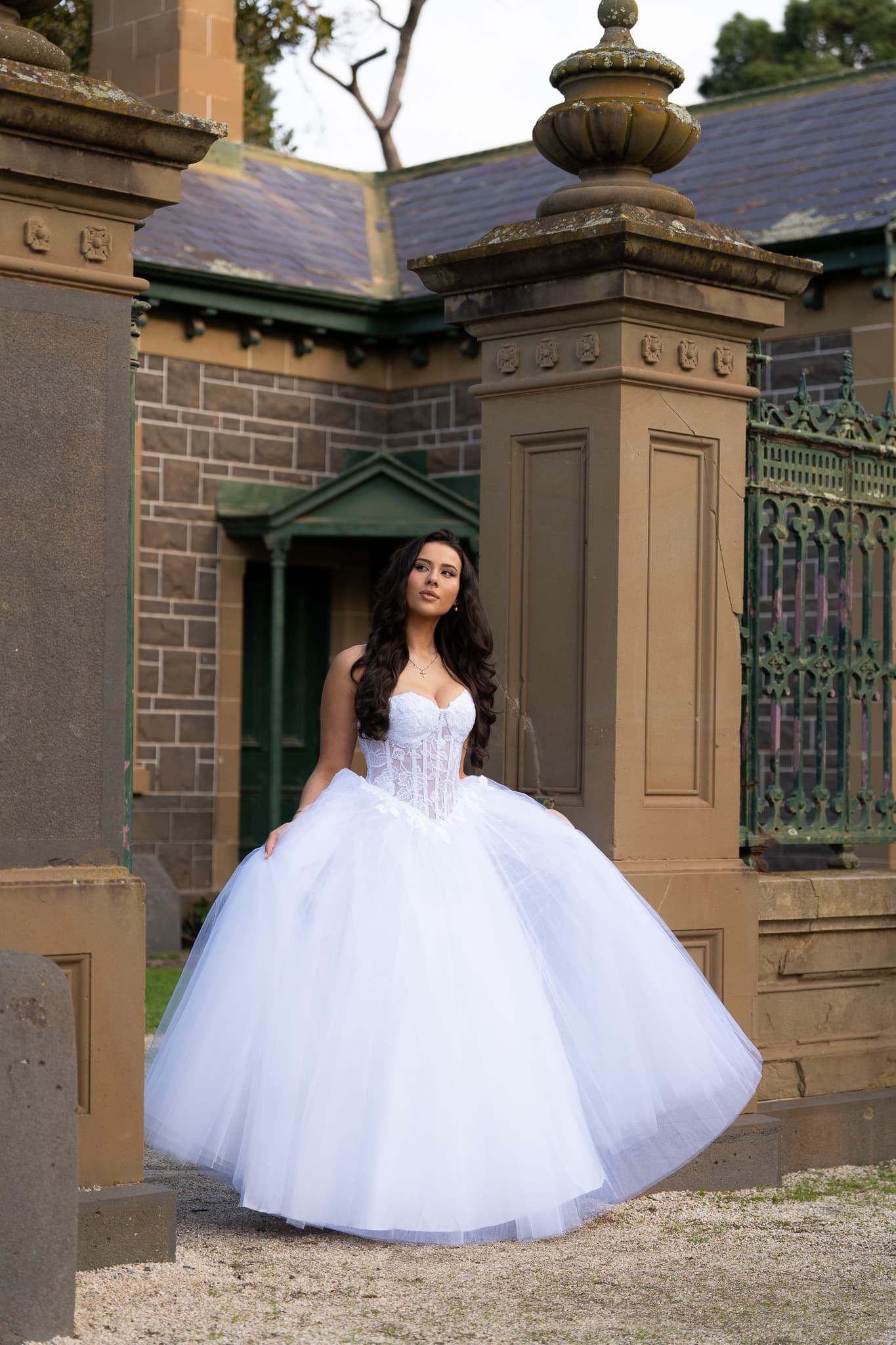 Between the pillars, the skirt at full sweep
